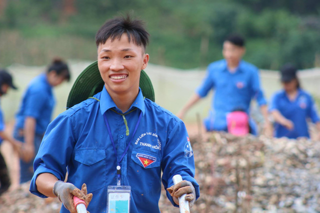  Sùng A Cá sinh năm 1997, cậu tham gia tổ chức nhiều chuyến đi tình nguyện vùng cao cùng các thành viên câu lạc bộ. Ảnh: BTC 