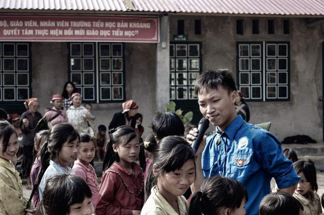  Chẳng ngại khó ngại khổ, Cá đến với những vùng khó khăn để san sẻ yêu thương. Ảnh: BTC 